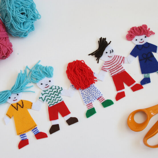paper_dolls_yarn_step_8.jpg?sw=554&q=85