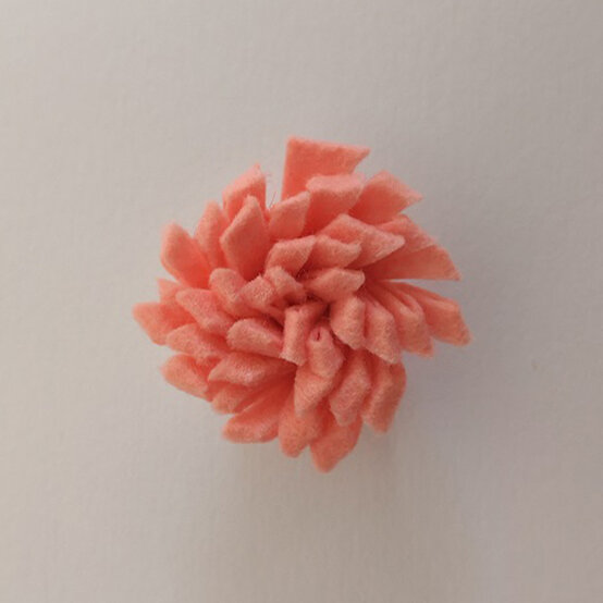 ideas%5Ftwo%2Deasy%2Dspring%2Dprojects%2Dusing%2Dfelt%2Dflowers%5Fpom%2D3.jpg?sw=554&q=85