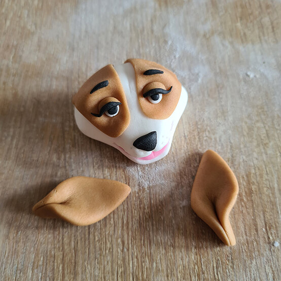 How-to-Make-a-Platinum-Jubilee-Showstopper-Cake_Step26a.jpg?sw=554&q=85