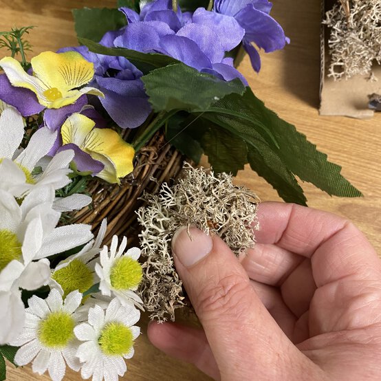 how_to_make_a_spring_wreath_with_floral_picks_step-5.jpg?sw=554&q=85