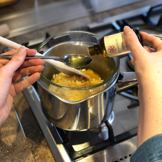 600x600_bees_wax_wraps_step6.jpg?sw=554&q=85