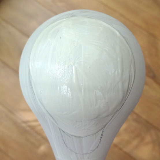 how-to-make-christmas-character-lightbulbs_penguin-step-1a.jpg?sw=554&q=85