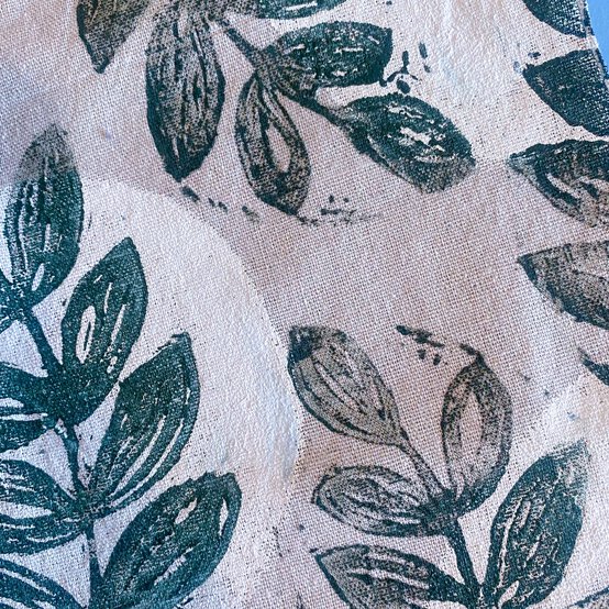 Idea_how-to-make-a-lino-print-stocking_step12b.jpg?sw=554&q=85