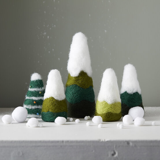 10-quick-christmas-home-decor-ideas8.jpg?sw=554&q=85