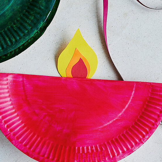 idea%5Fdiwali%2Dpaper%2Dplate%2Dlamps%5Fstep%2D2.jpg?sw=554&q=85