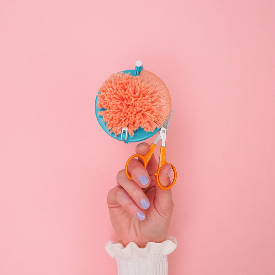pom-pom-how-to-5.jpg?sw=554&q=85