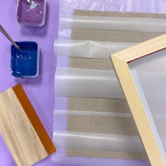 how-to-screen-print-tartan-inspired-burns-night-tableware_print_step1-min.jpg?sw=554&q=85