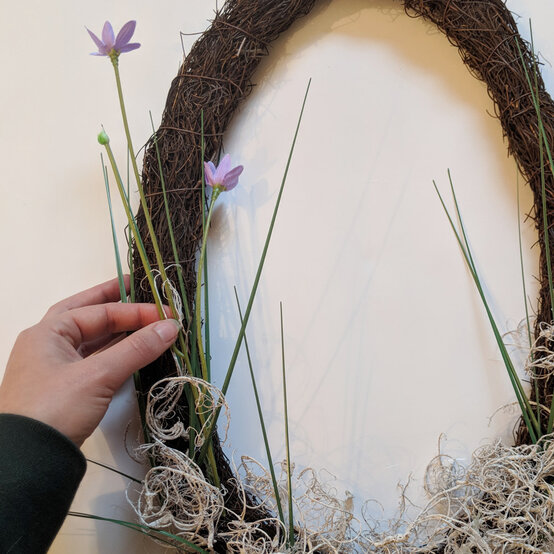 easter_floral_succulent_wreath_7.jpg?sw=554&q=85