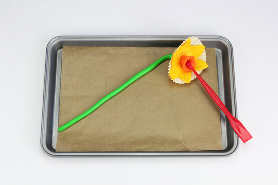 how_to_make_a_fimo_daffodil_step-12l.jpg?sw=554&q=85