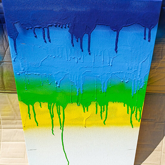idea_gravity-drip-canvas-with-spray-paint_step6c.jpg?sw=554&q=85
