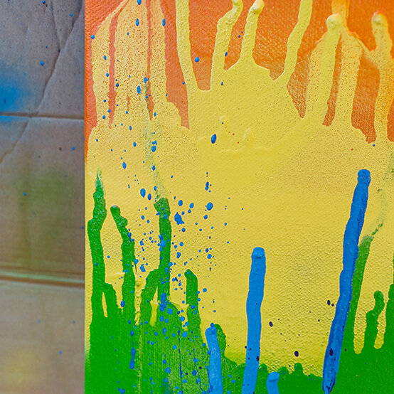 idea_gravity-drip-canvas-with-spray-paint_step10d.jpg?sw=554&q=85