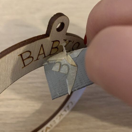 idea_Glowforge-First-Christmas-Bauble_Step10b.jpg?sw=554&q=85