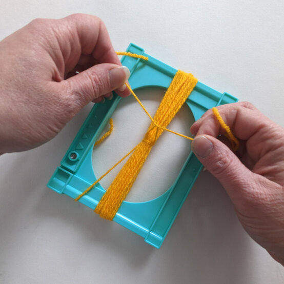 idea_how-to-make-celebration-bunting_step2b.jpg?sw=554&q=85