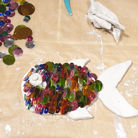 idea_messy-crafts-for-kids_step4b.jpg?sw=554&q=85