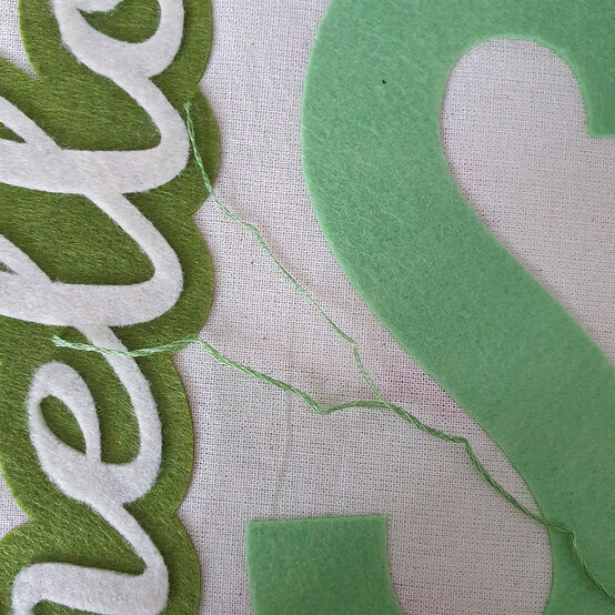 cricut-how-to-make-a-penant-flag-step5.jpg?sw=554&q=85