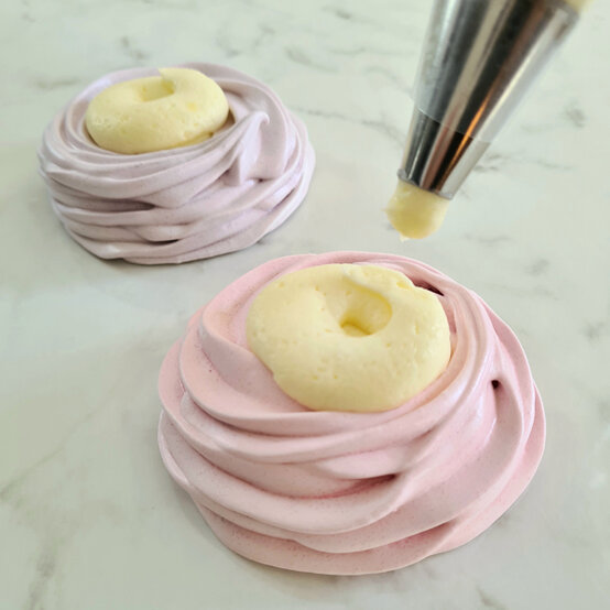 idea_meringue-nests_step6c.jpg?sw=554&q=85