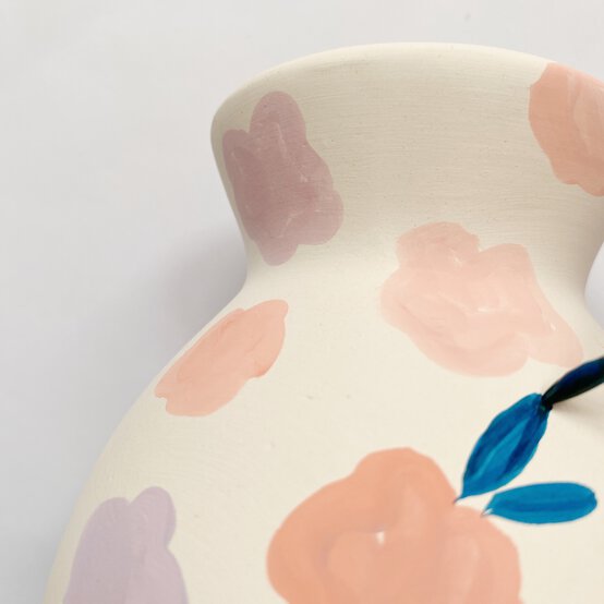 3-ways-to-decorate-vases-11.jpg?sw=554&q=85