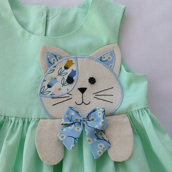 simplicity-pattern-cat-dress-bag-step13.jpg?sw=554&q=85