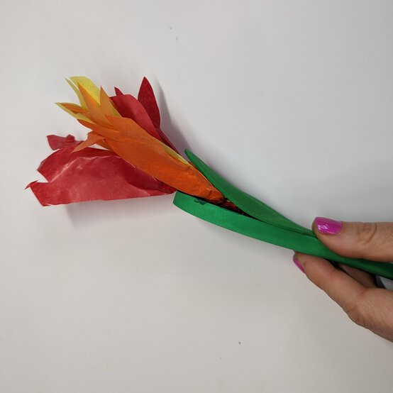 how-to-make-a-wooden-spoon-dragon-puppet_step-9a.jpg?sw=554&q=85