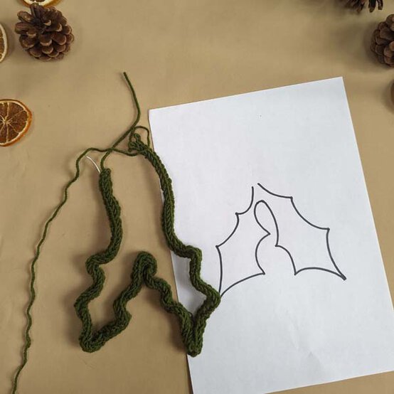 ideas%5Fstash%2Dbusting%2Dchristmas%2Dtable%2Ddecor%5Fplacecards%5Fstep%2D2b.jpg?sw=554&q=85