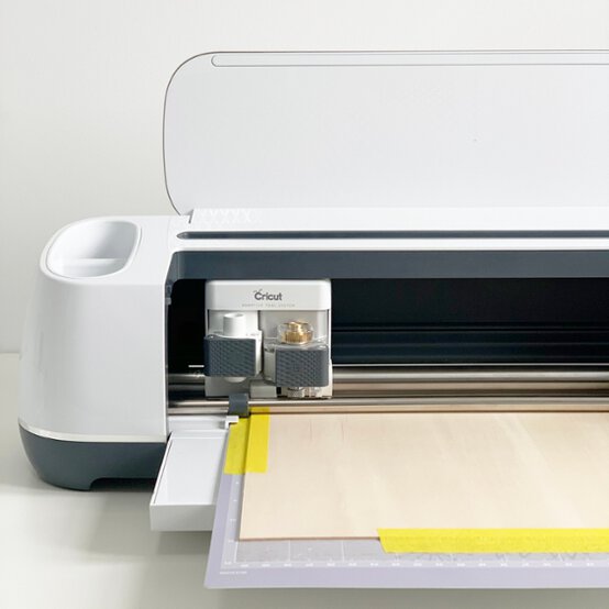 Cricut_How_to_make_a_personalised_baking_hamper_Cricut%20hamper_step%2011_1.jpg?sw=554&q=85