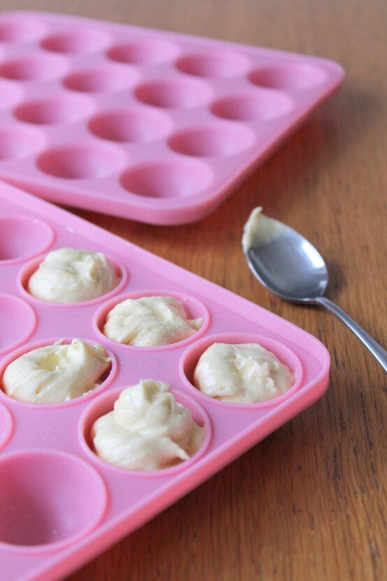 cake-pops.jpg?sw=554&q=85