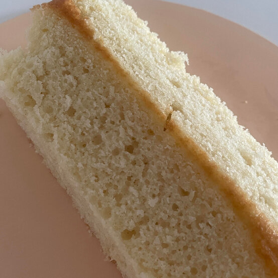 idea_how-to-decorate-a-rocket-cake_step3c.jpg?sw=554&q=85