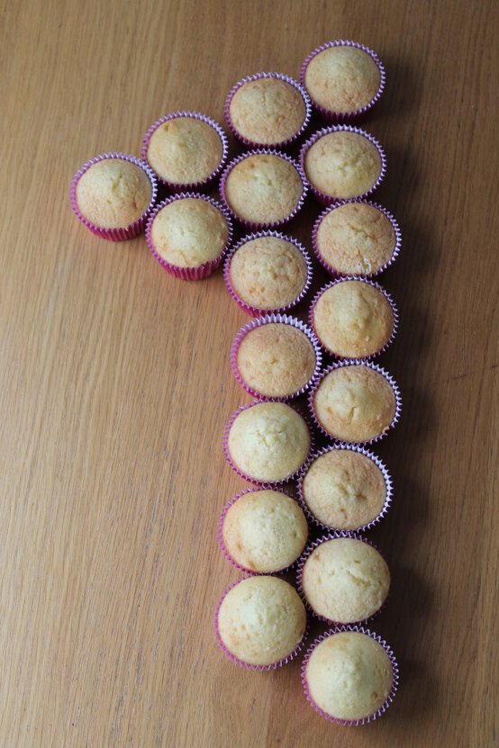 giraffe-cupcakes-6.jpg?sw=554&q=85