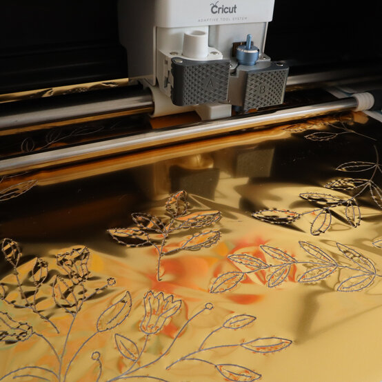 cricut-foil-wall-art_step-13_1.jpg?sw=554&q=85