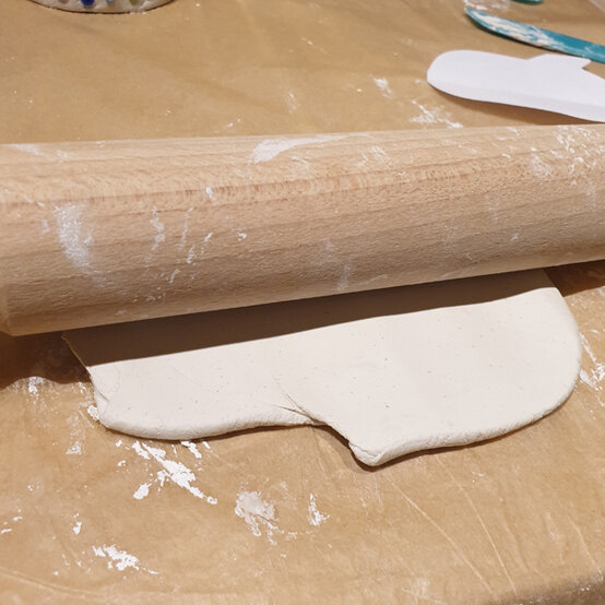 idea_messy-crafts-for-kids_step1b.jpg?sw=554&q=85