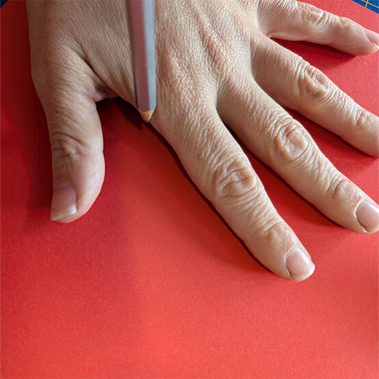 how%2Dto%2Dmake%2Da%2Ddancing%2Ddragon%2Dpuppet%5Fstep%2D2a.jpg?sw=554&q=85