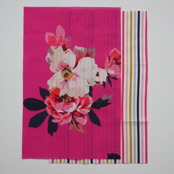 how_to_make_a_bottle_gift_bag_step-2.jpg?sw=554&q=85