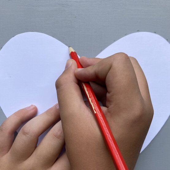 beginner-folk-art_step-5_1.jpg?sw=554&q=85