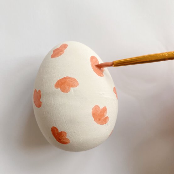 how-to-make-floral-painted-eggs-6.jpg?sw=554&q=85