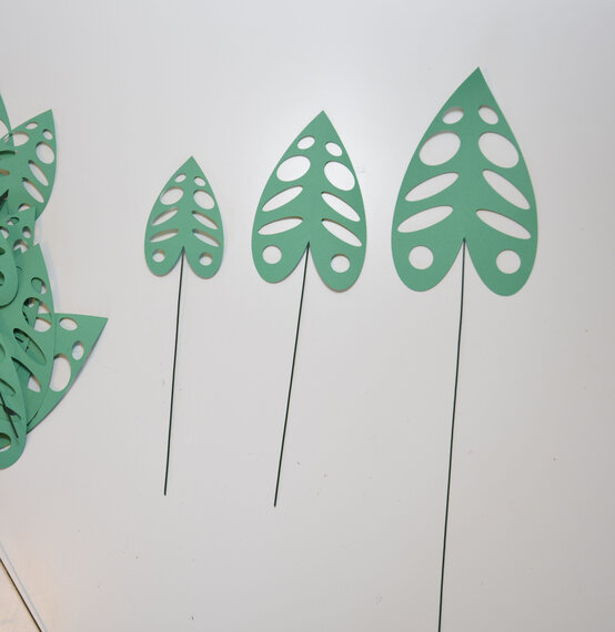 cricut_how_to_make_a-_paper_monstera_plant_step9_3.jpg?sw=554&q=85