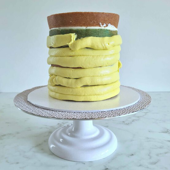 Idea_how-to-make-a-layered-easter-cake_step2a.jpg?sw=554&q=85