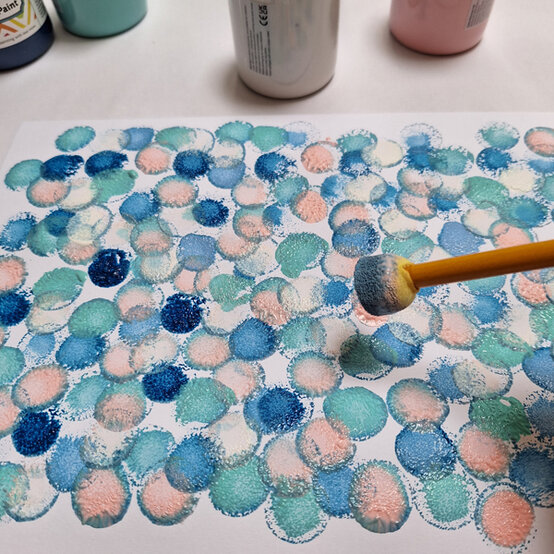 idea_paper-winter-bobble-hat_step2c.jpg?sw=554&q=85