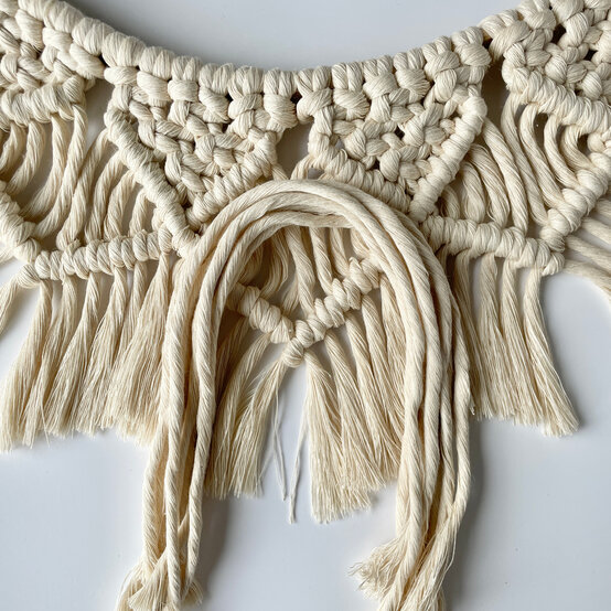 xmasmacramewreath_step-15.jpg?sw=554&q=85