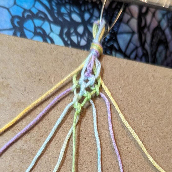 ideas%5Fhow%2Dto%2Dmake%2Dfriendship%2Dbracelets%5Fleaves%2Dbracelet%2D2c.jpg?sw=554&q=85