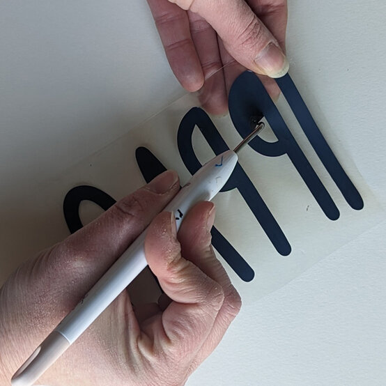 idea_how-to-make-celebration-bunting_step7a.jpg?sw=554&q=85