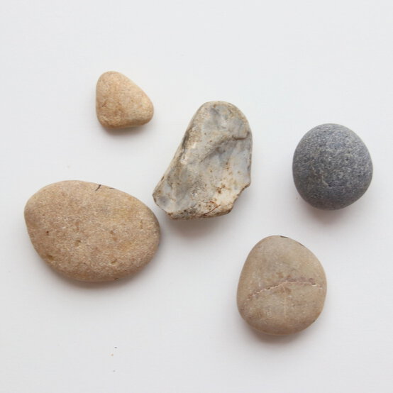 you_rock_picture_pebbles_step-1.jpg?sw=554&q=85