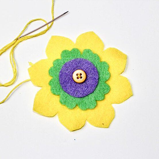 felt-brooch-step2-580x580.jpg?sw=554&q=85
