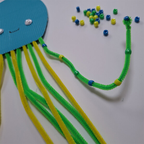 kids%5Fhow%2Dto%2Dmake%2Dcard%2Dsea%2Dcreatures%5Fstep%2D3d.jpg?sw=554&q=85