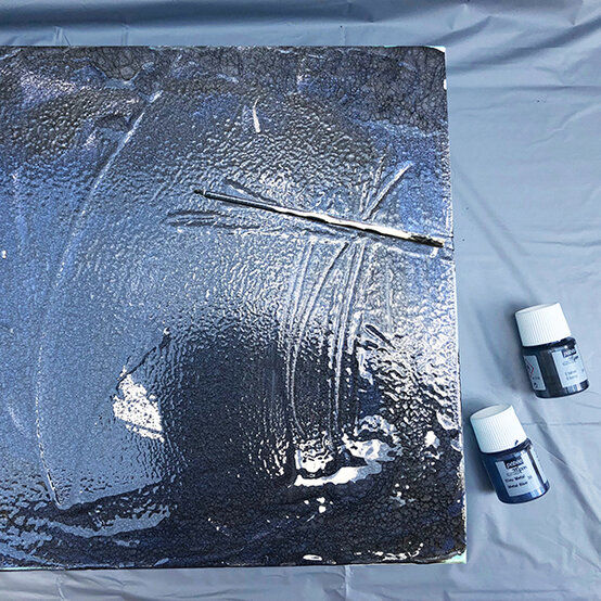 pebeo-galaxy-canvas-fluid-painting-3.jpg?sw=554&q=85