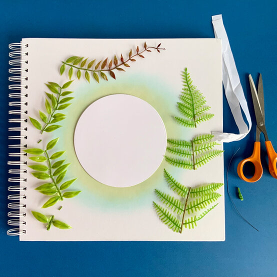 idea_new-baby-scrapbook_step3.jpg?sw=554&q=85