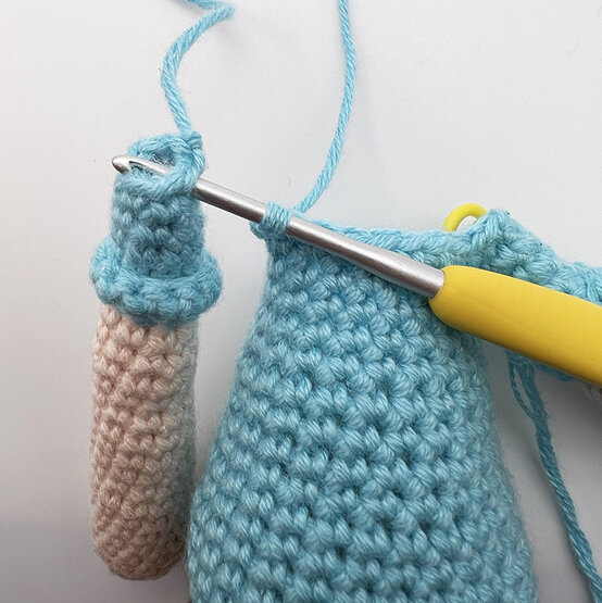 How-to-Crochet-an-Amigurumi-David-Attenborough_Body%20and%20head3.jpg?sw=554&q=85