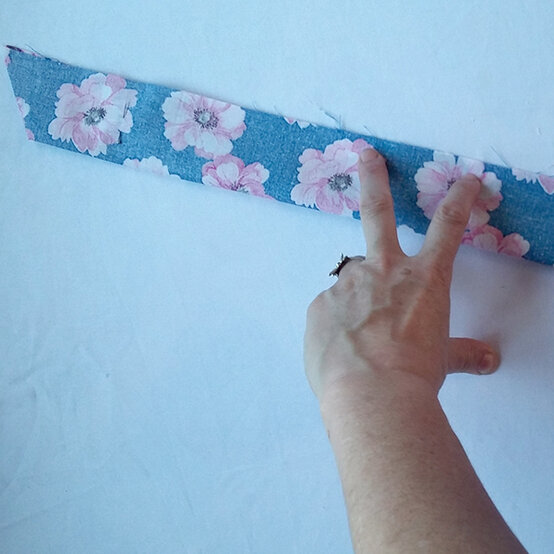 notebook-strap-step2.jpg?sw=554&q=85