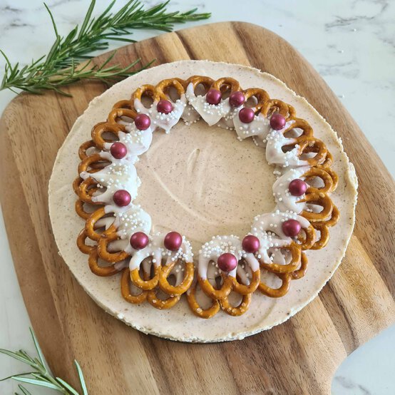 Idea_how-to-make-a-no-bake-christmas-dessert_step4.jpg?sw=554&q=85