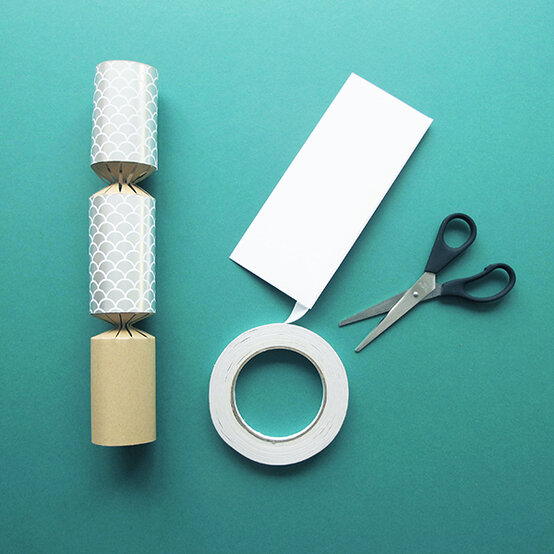 table-dec-cracker-2-c.jpg?sw=554&q=85