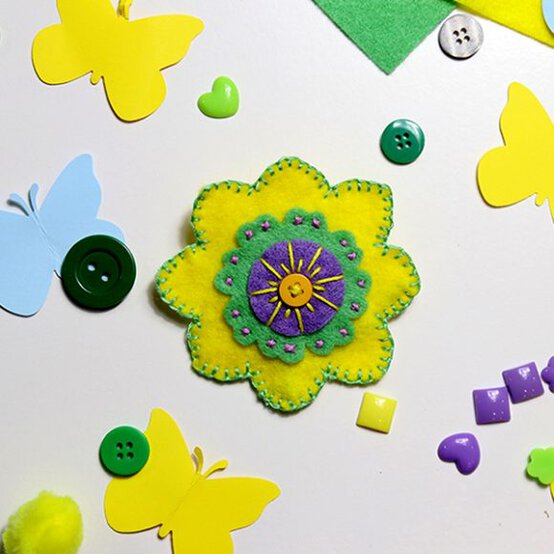 felt-brooch-step6-580x580.jpg?sw=554&q=85